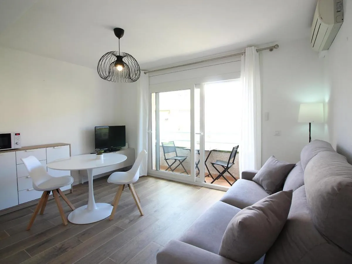 Apartamento Renovado En El Centro De Roses A Solo 150M De La Playa, Ideal Para Parejas - Es-228-110 0*,