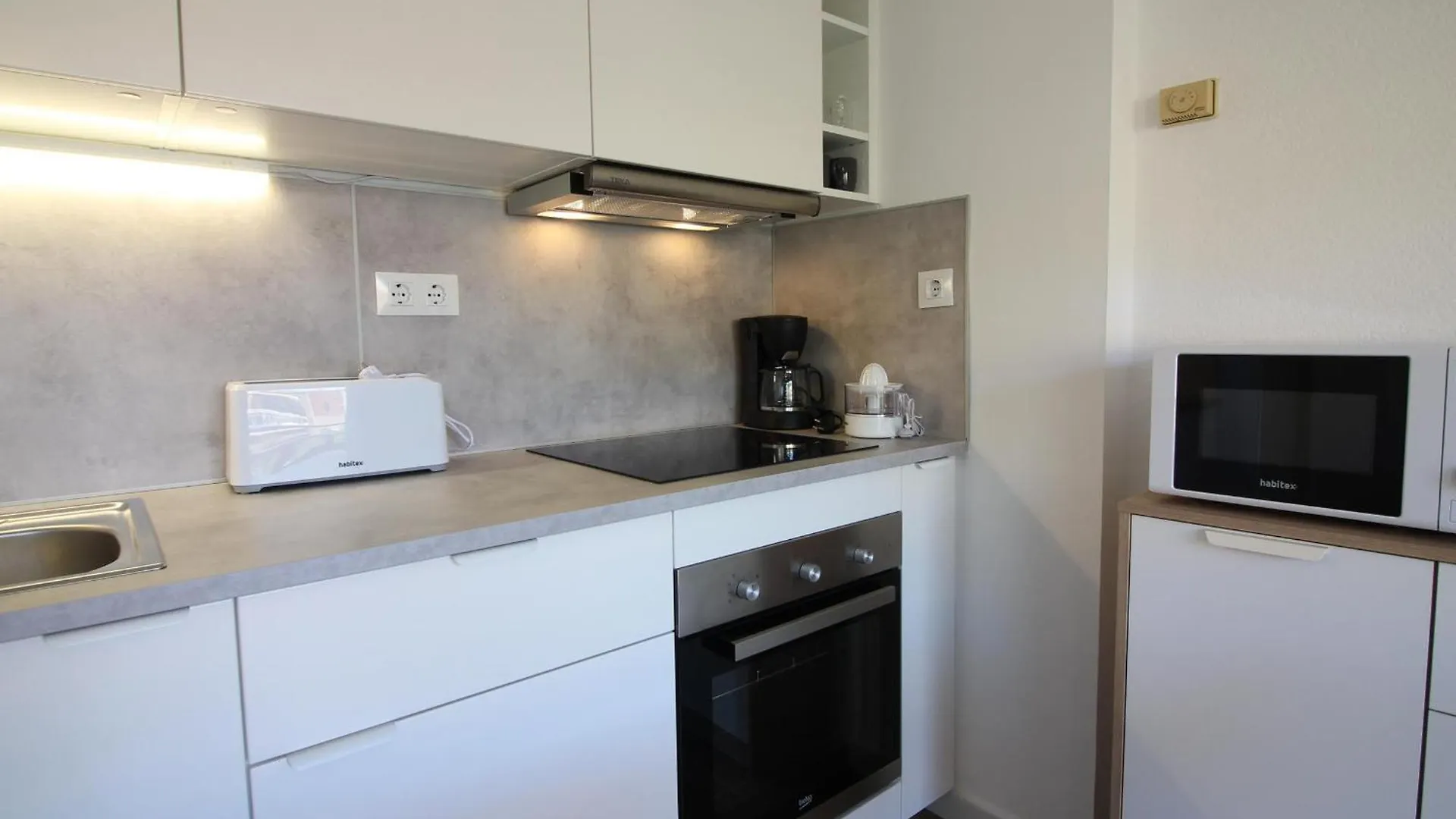 Apartamento Renovado En El Centro De Roses A Solo 150M De La Playa, Ideal Para Parejas - Es-228-110 0*,  Spain