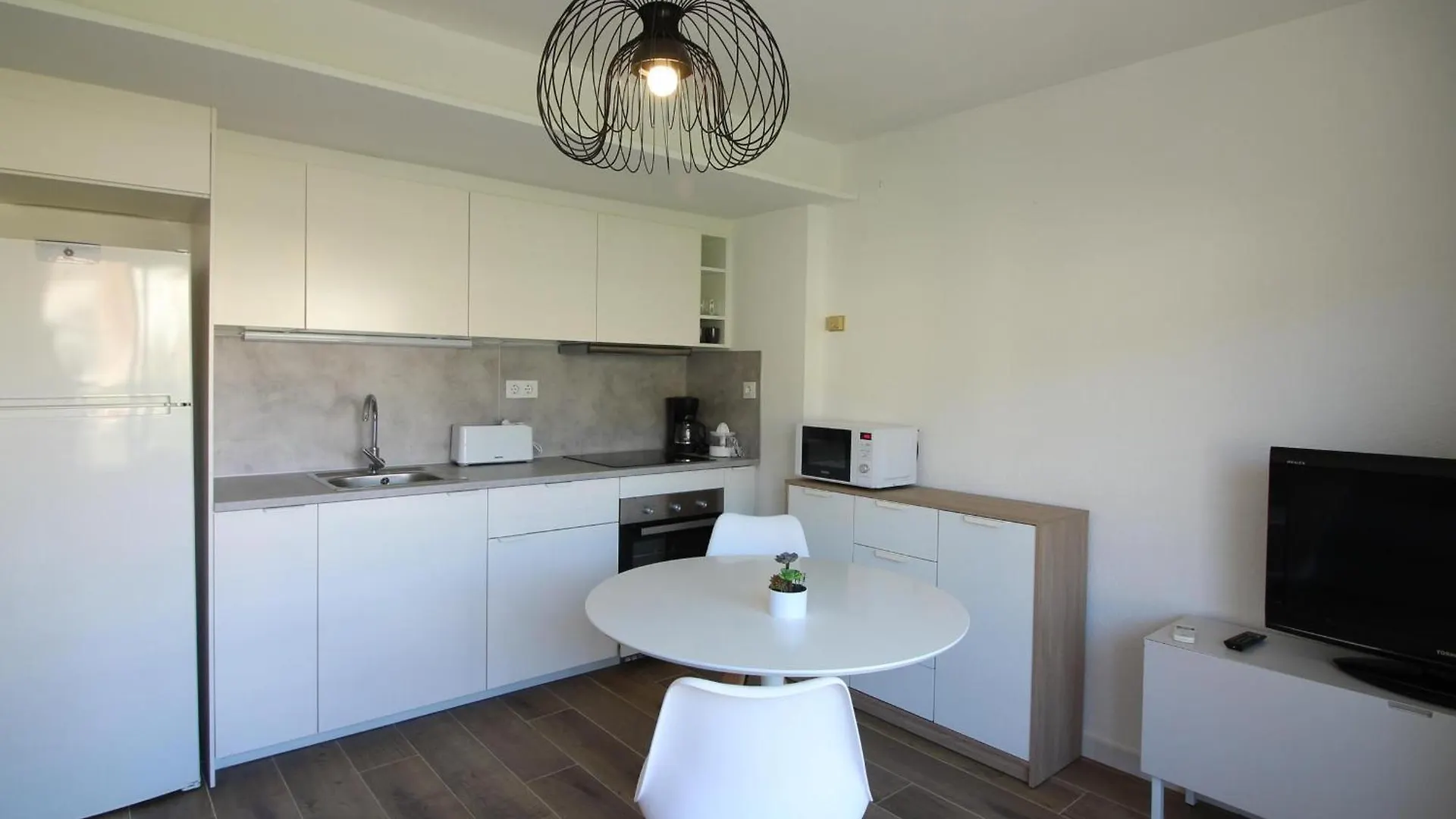 Apartamento Renovado En El Centro De Roses A Solo 150M De La Playa, Ideal Para Parejas - Es-228-110