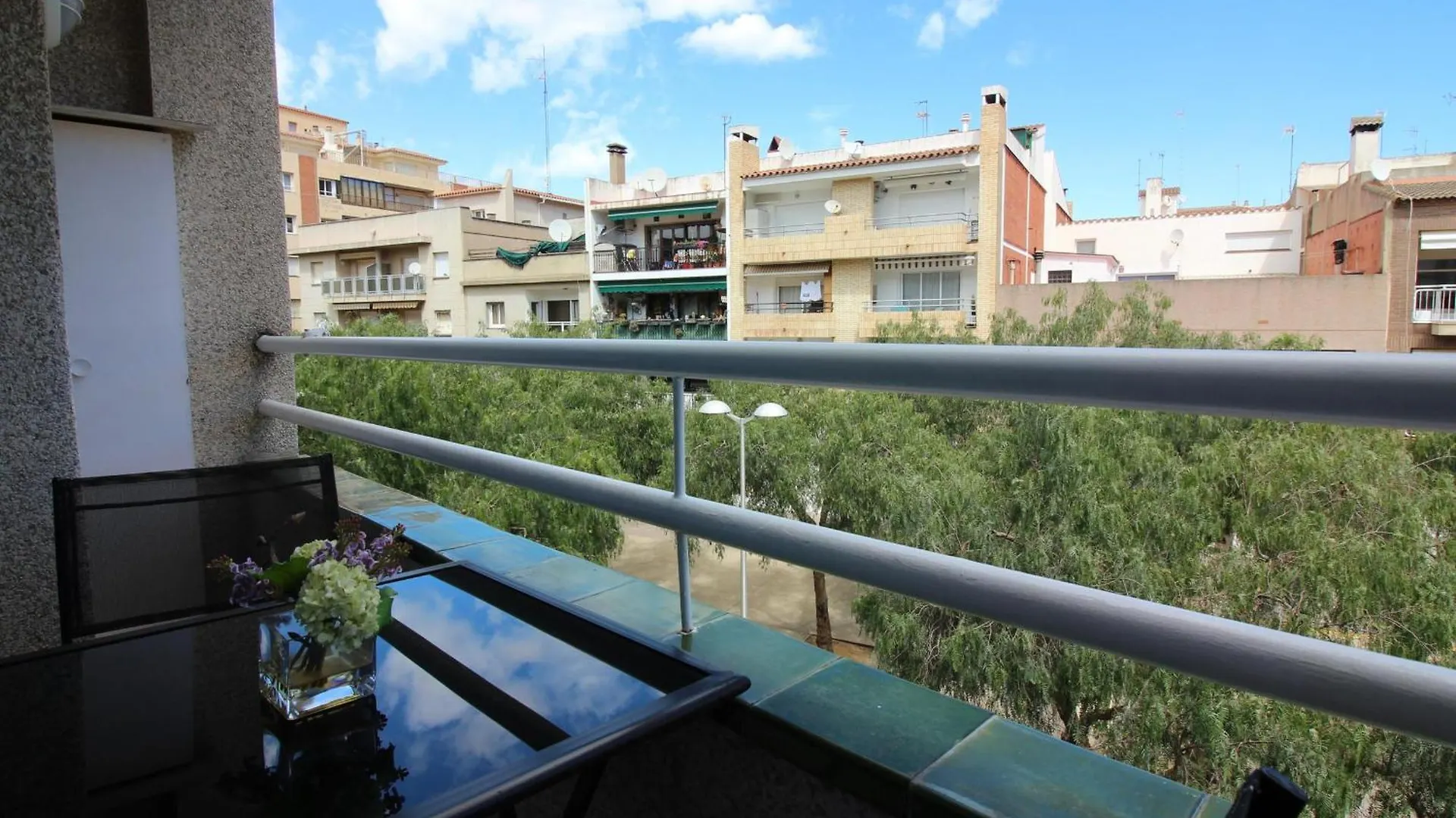 Apartamento Renovado En El Centro De Roses A Solo 150M De La Playa, Ideal Para Parejas - Es-228-110 Spain
