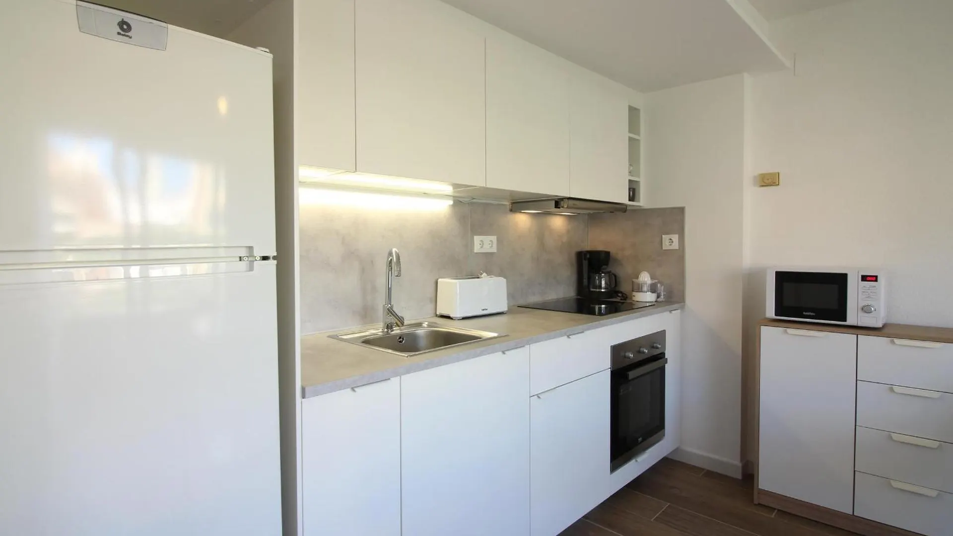 Apartment Apartamento Renovado En El Centro De Roses A Solo 150M De La Playa, Ideal Para Parejas - Es-228-110