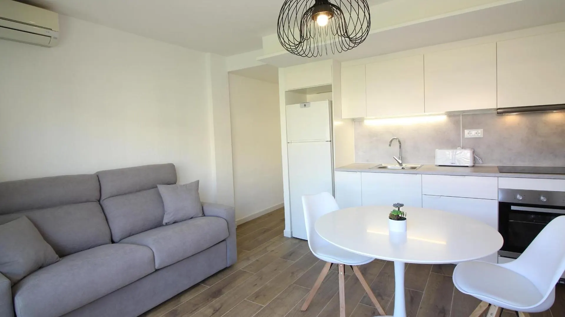 Apartamento Renovado En El Centro De Roses A Solo 150M De La Playa, Ideal Para Parejas - Es-228-110 Apartment